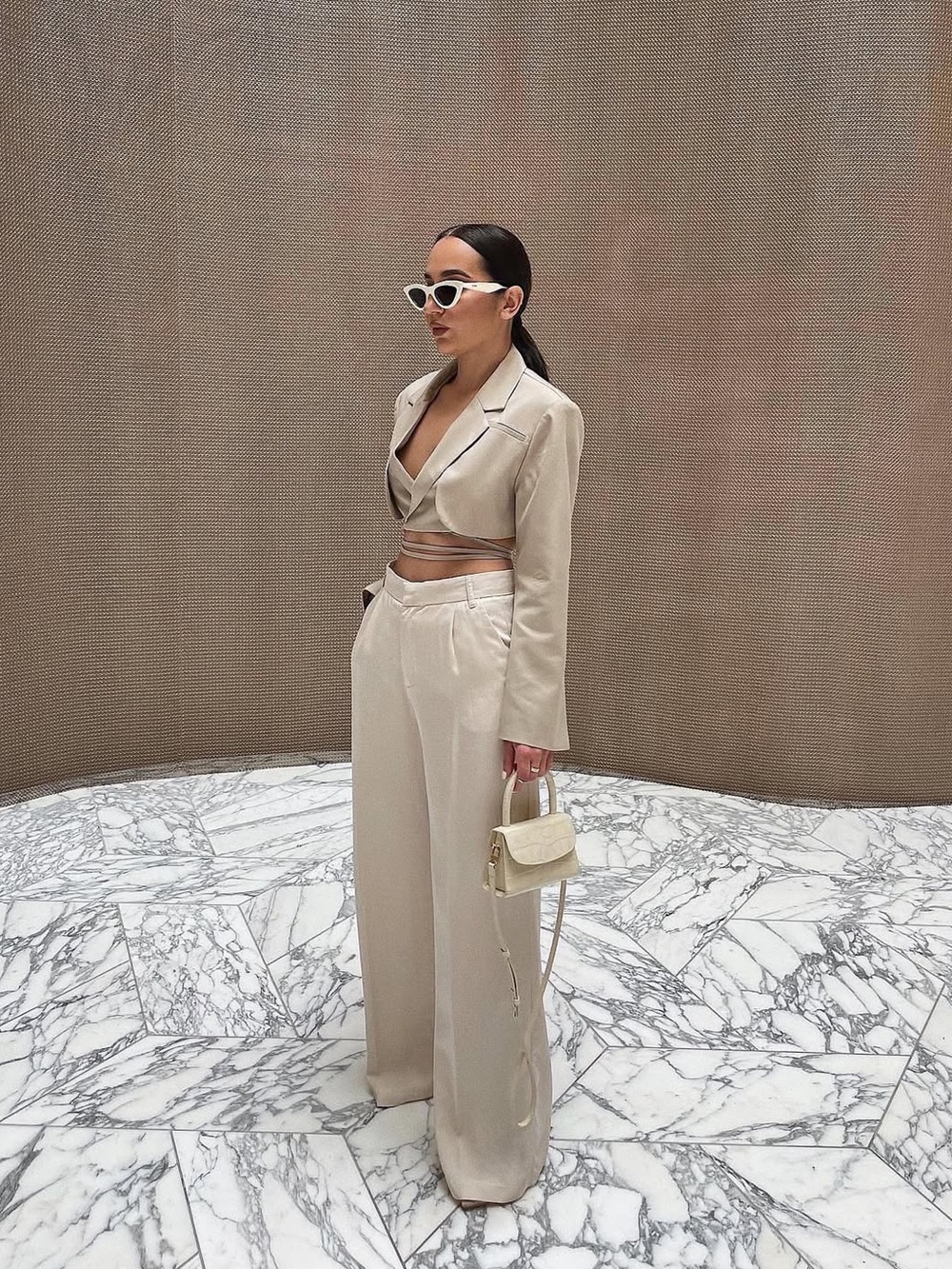 High-Waist Wide-Leg Trousers - Picture 3 of 5